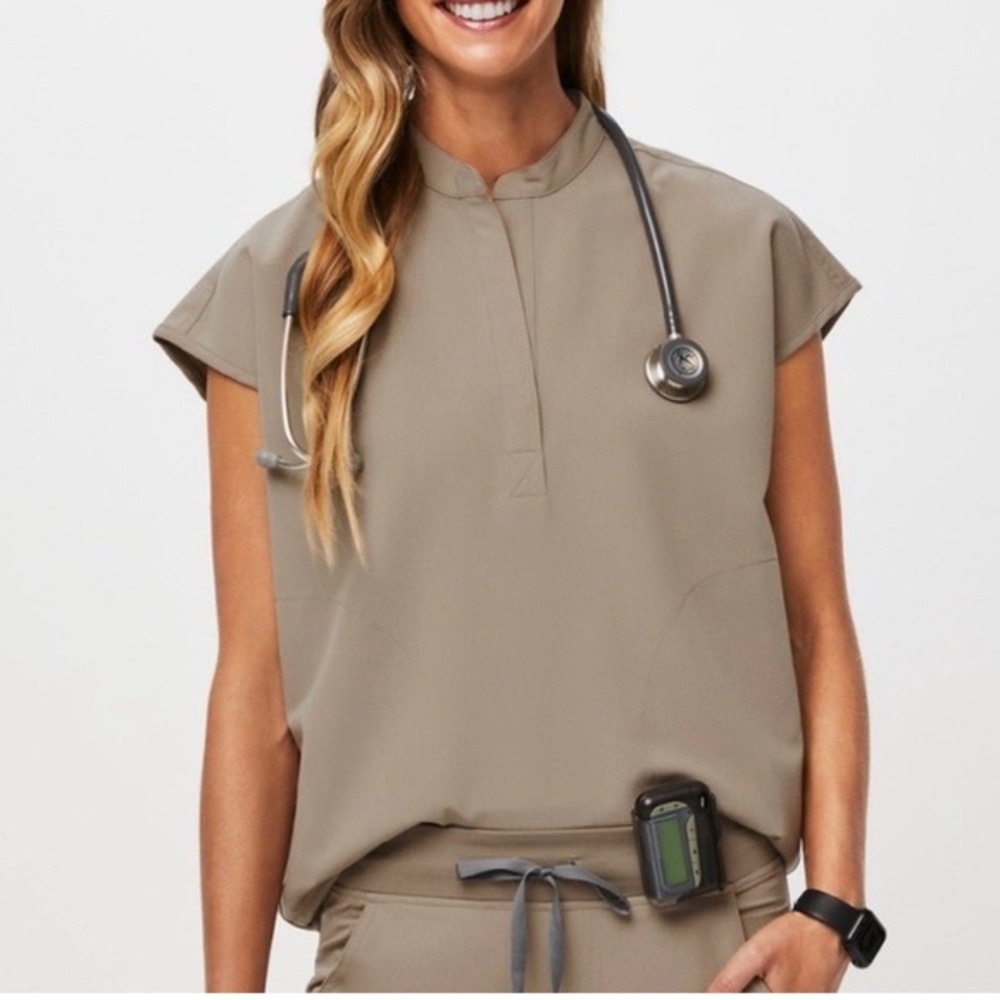 FIGS Scrubs Set in Latte. Pants: Yola Skinny Top: Rafaela - Picture 4 of 4